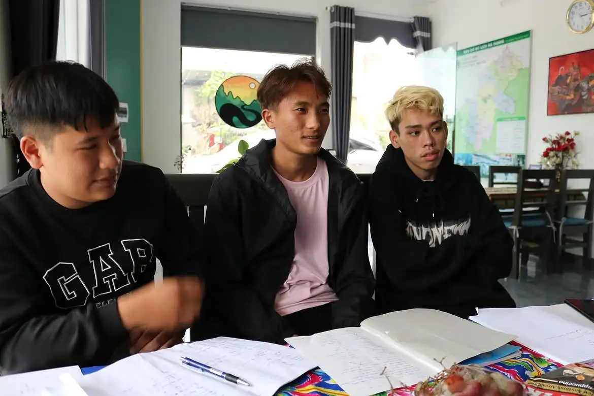 English lesson session with local guides