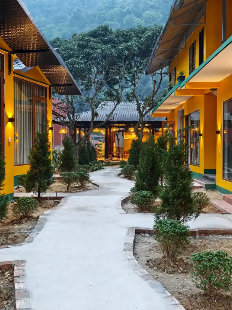 Garden and bungalows at Infinity Hostel Ha Giang