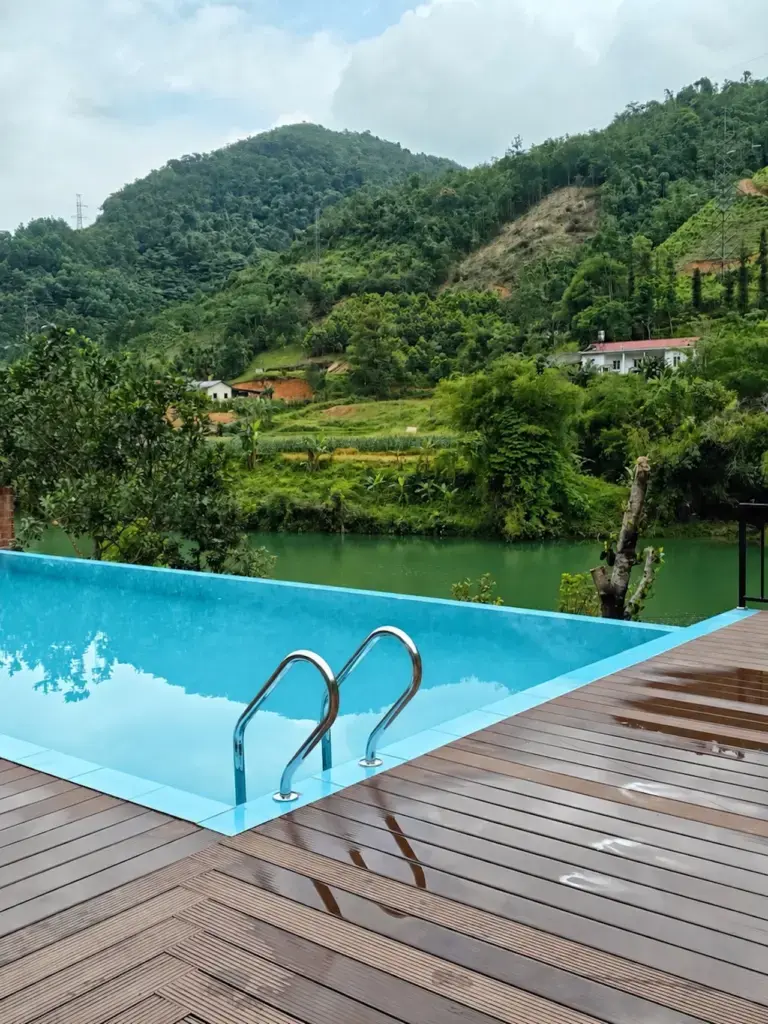 Infinity pool overlooking the river at Infinity Hostel